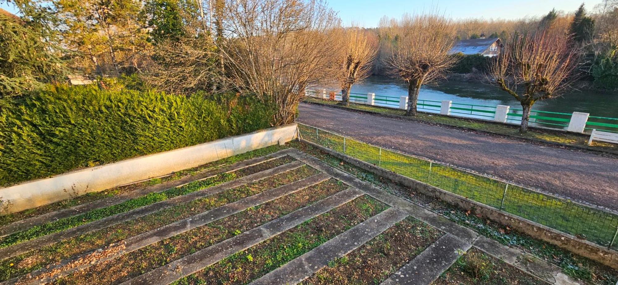 Pavillon Avec Jardin Clos Au Bord De L'Yonne Coulanges-sur-Yonne Exterior photo